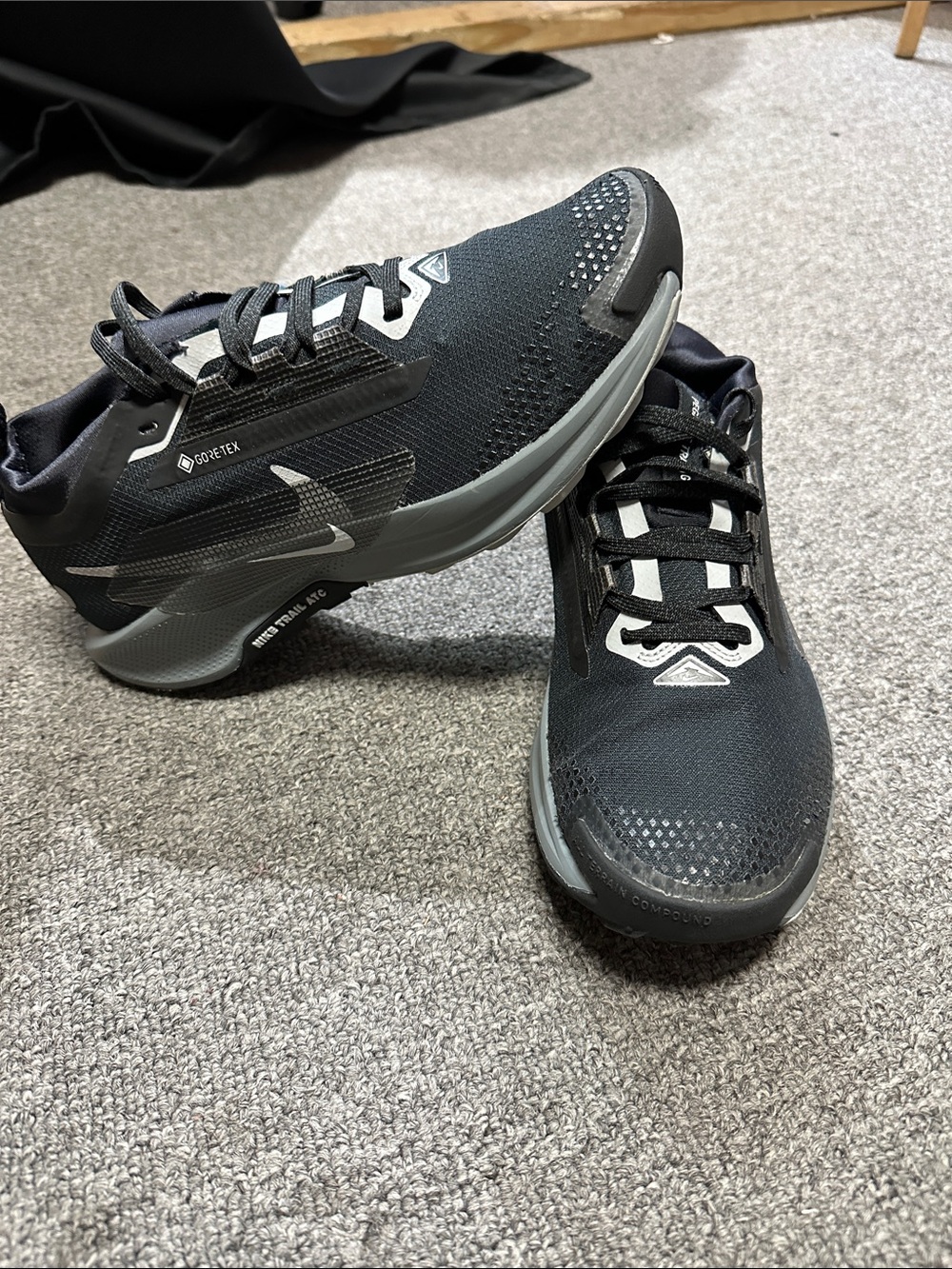 GORE-TEX Men's Black and Gray Trail Running Shoes